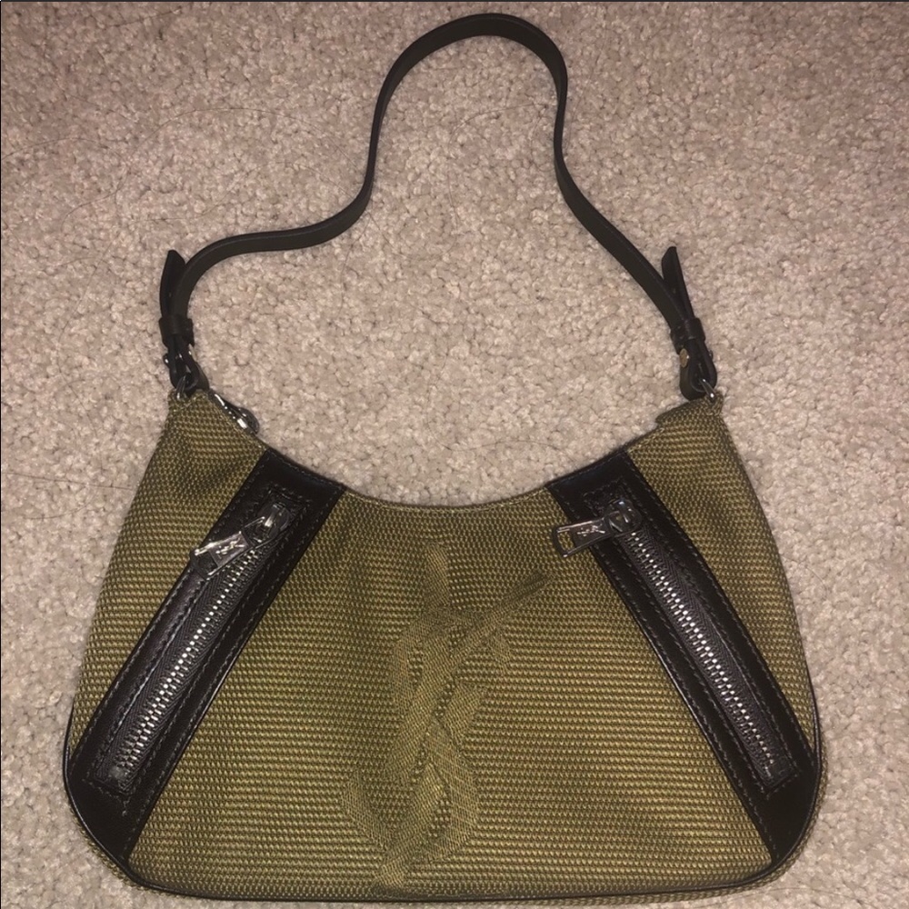 1 HR PRICE 💯% Auth Yves Saint Laurent Cassandra